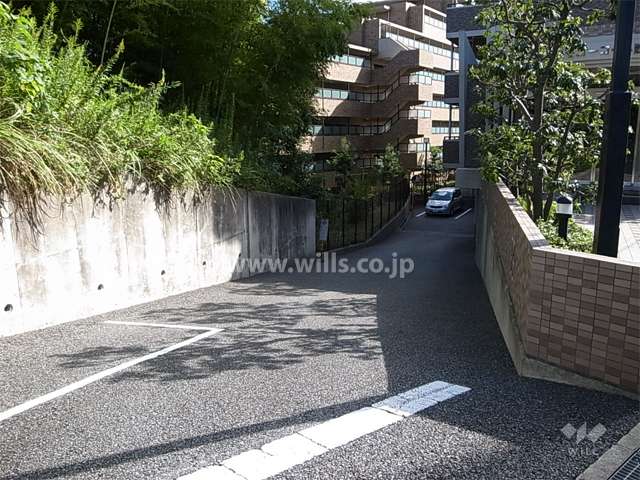 駐車場へのアプローチ