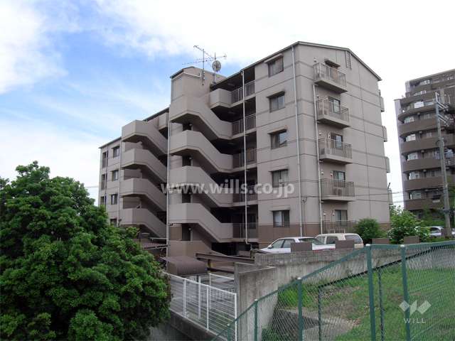 グリーンウェル宝塚B棟の外観（北東側から）