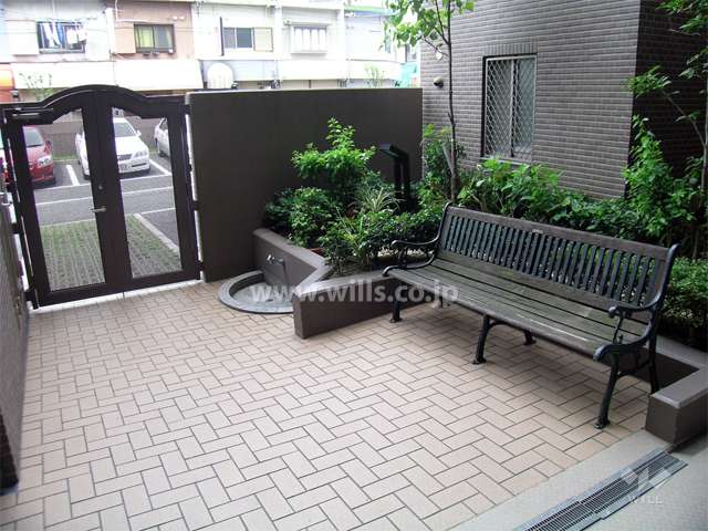 駐車場につながる共用スペース