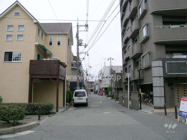 敷地の西側の道路