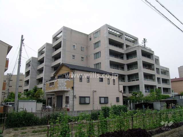 豊中ビームスの外観（コンクリート打ち放し）
