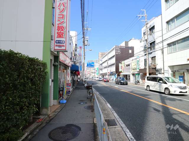 敷地北東側には、国道176号線が走っています。