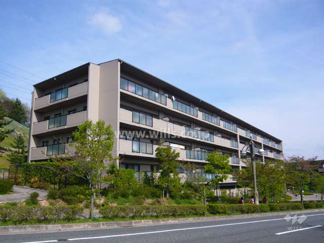 西宮名塩ウィンディヒルズ1番館の外観（北西側から）