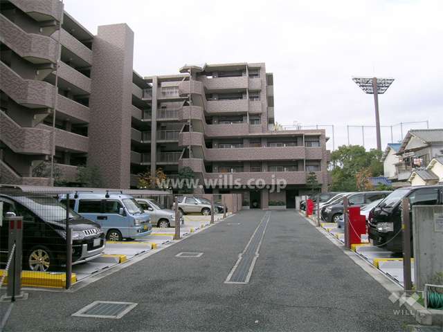 エントランス横にある駐輪場