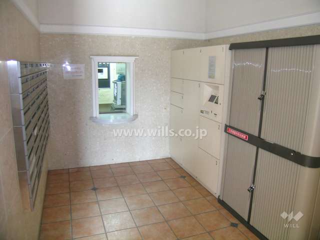 宅配ボックス付きの共用ポスト