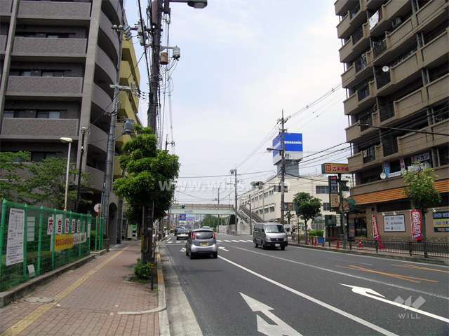 敷地の東側は国道176号線に面しています。