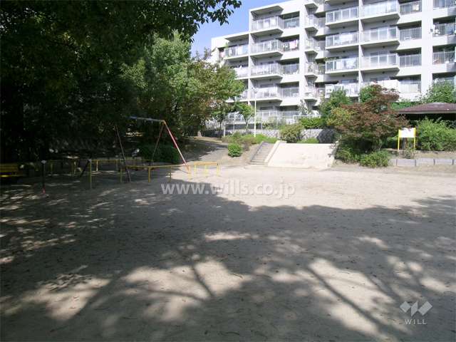 敷地の南西側に隣接する公園