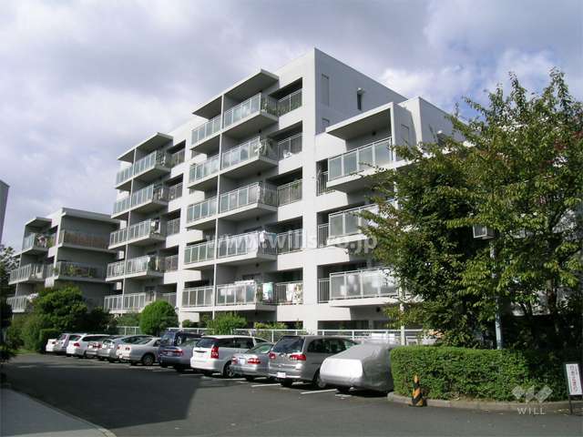 南東側から見たB棟の外観