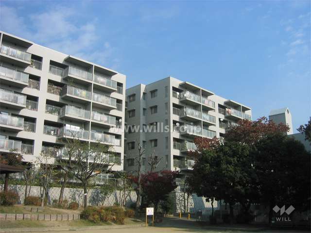 南西側から見たD棟の外観