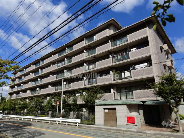 宝塚長尾パーク・ホームズの外観（南東側から）