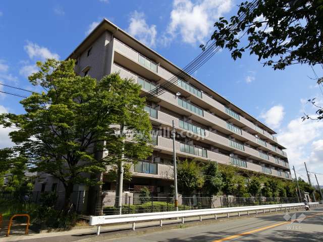 宝塚長尾パーク・ホームズの外観（南西側から）