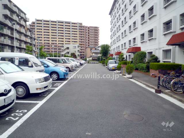 敷地内平面駐車場