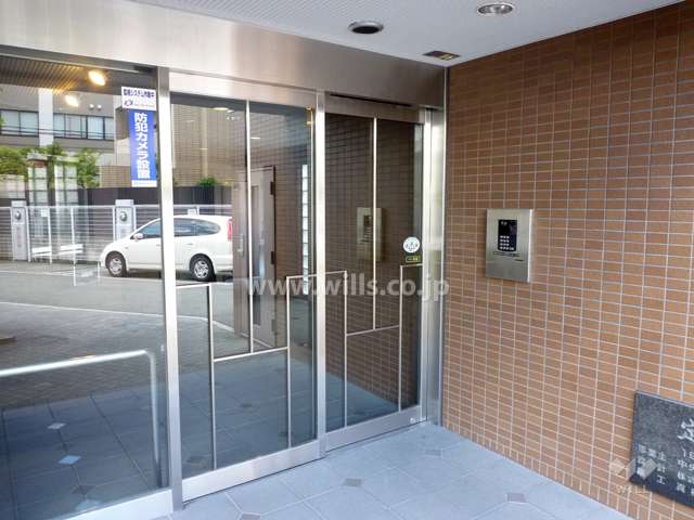 エントランスはオートロック付きです。