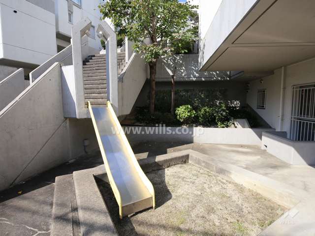 敷地内の小さな公園