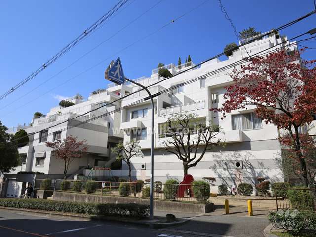 千里山ロイヤルマンション４番街G棟の外観（南東側から）