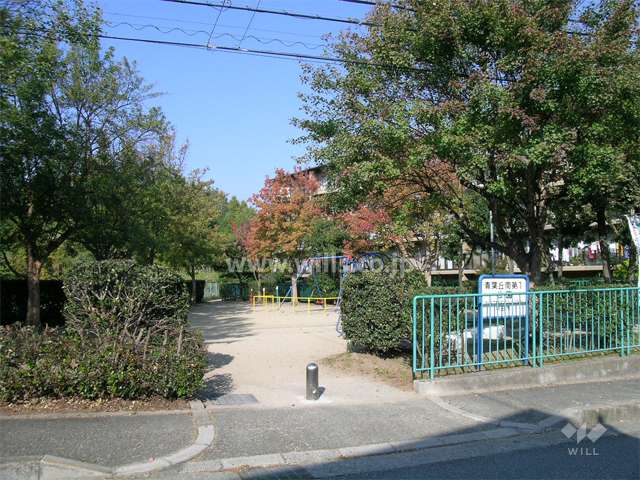 敷地の南側には公園があります。