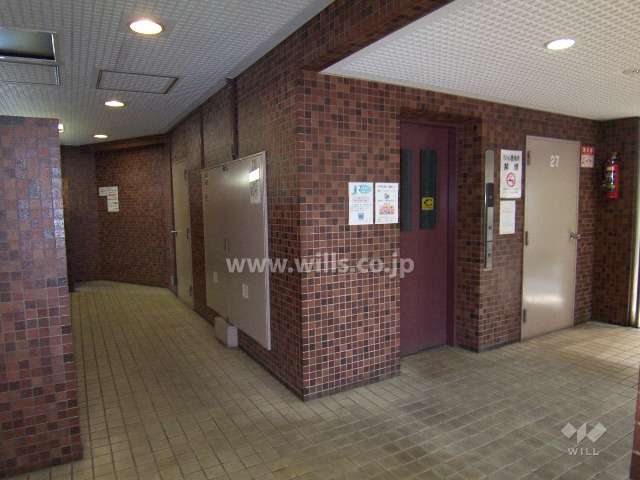 敷地の北側に小さな公園があります。