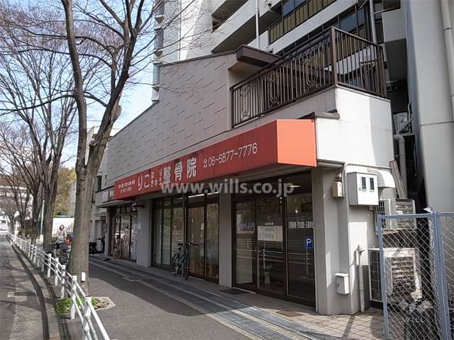 1階部分に店舗が入っています。