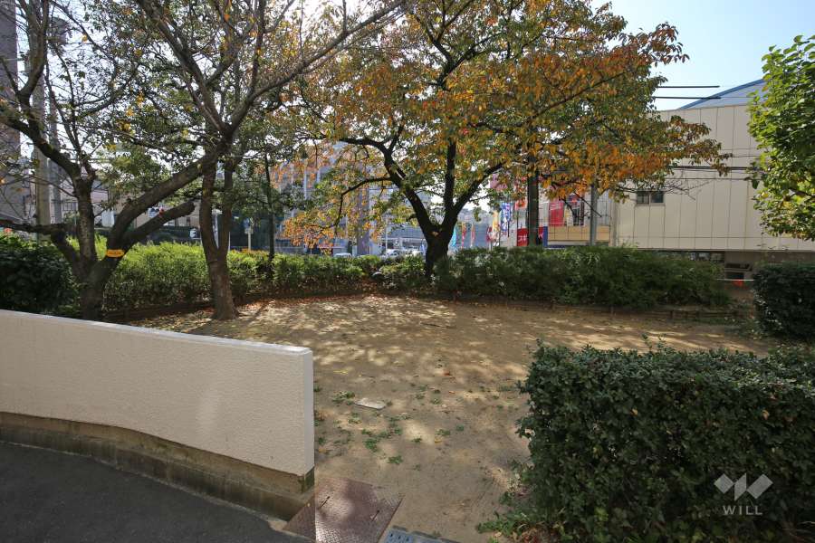 敷地内の小さな公園