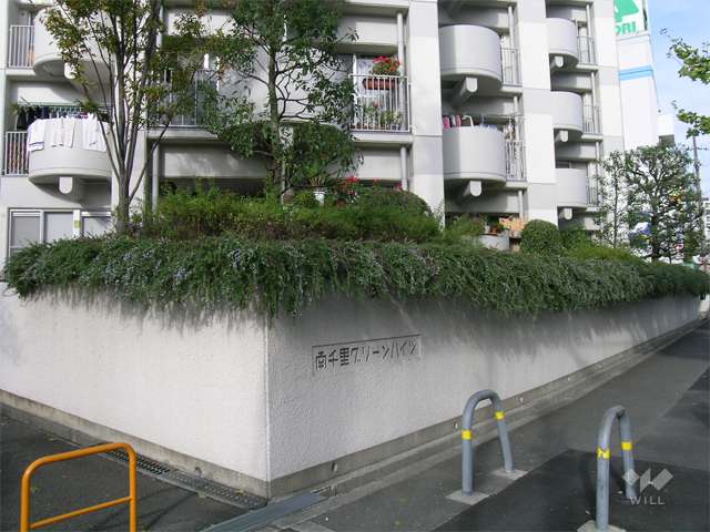 敷地内には植栽スペースが多く取られています。