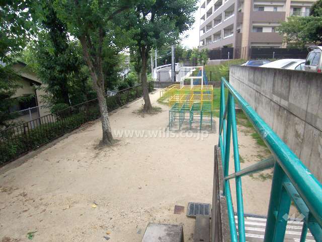 棟内の公園