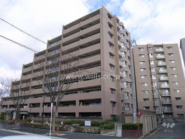 ファミール千里山田ウイングコートの外観