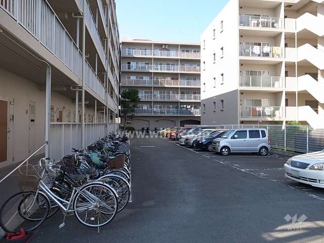 敷地内駐車場、駐輪場、バイク置場
