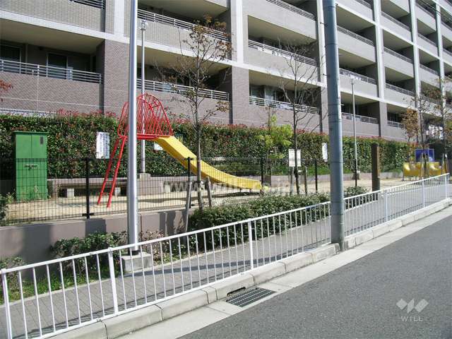 敷地の南側にある公園