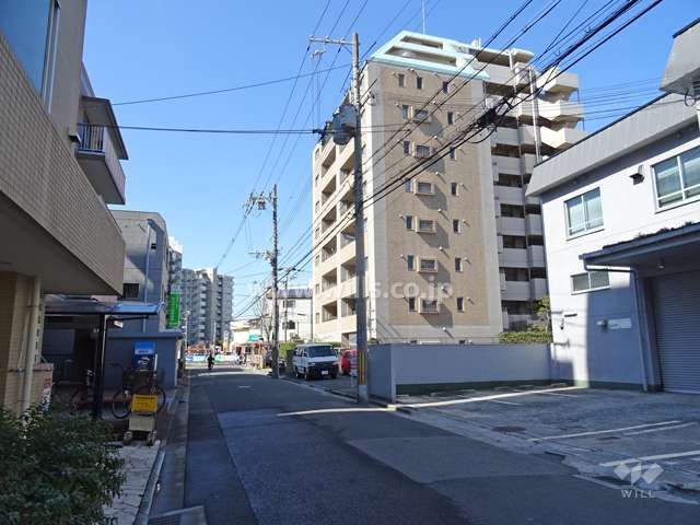 敷地南側の前面道路