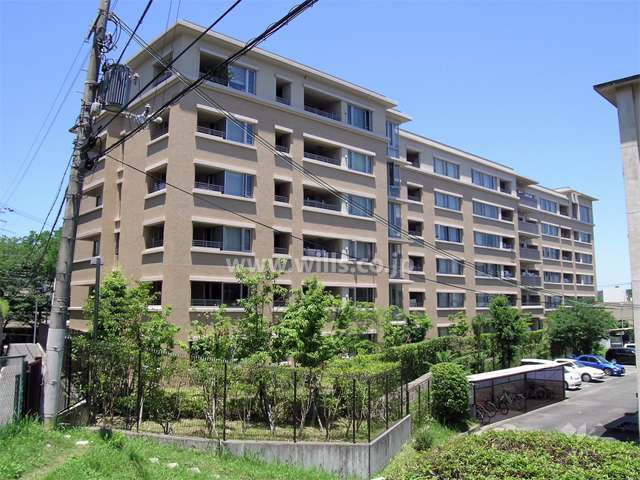 グランドメゾン北千里古江台の外観（南西側から）