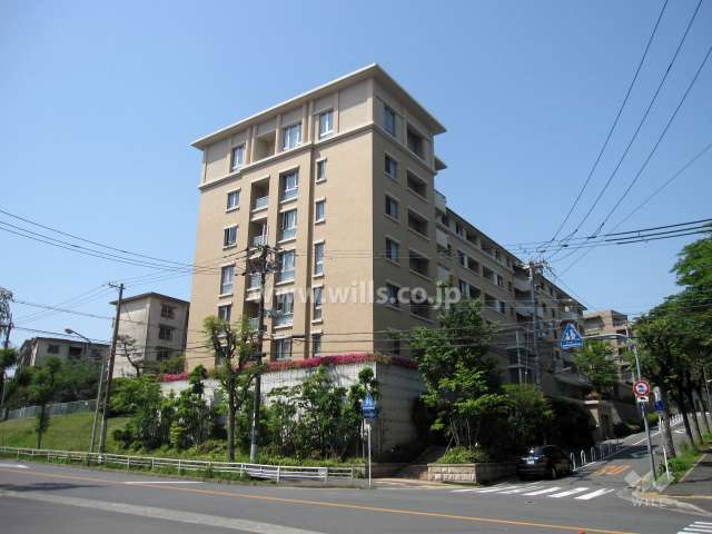 グランドメゾン北千里古江台の外観（北東側から）