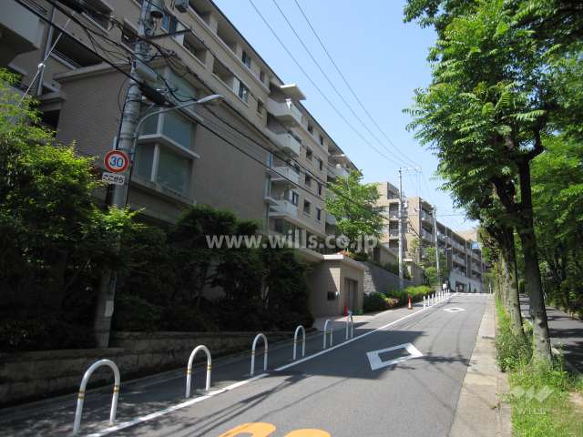 敷地北側の前面道路