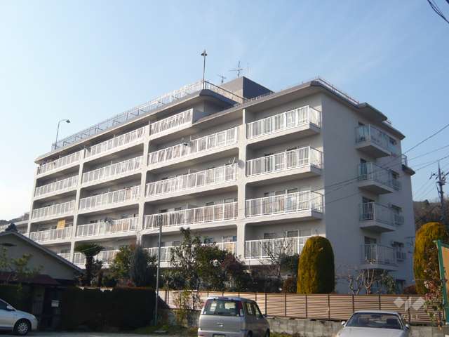 宝塚ビューハイツの外観（南東から）