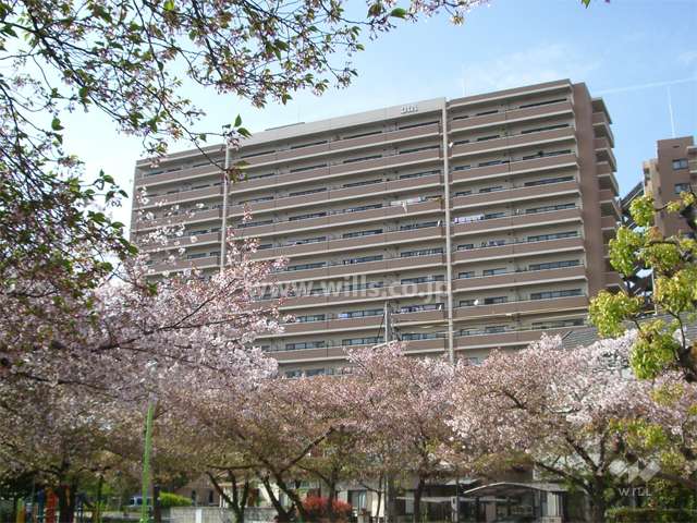 ダイアパレス吹田センターコート壱番館の南東側には公園があります。