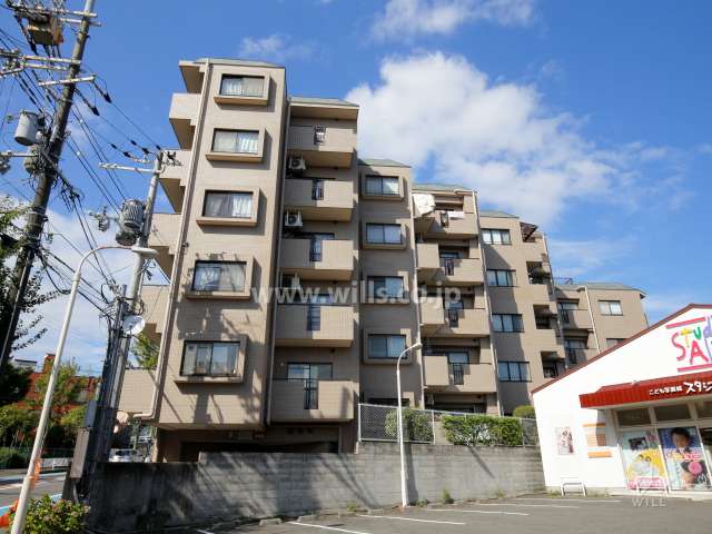 セレブコート豊中緑丘の外観（南側から）