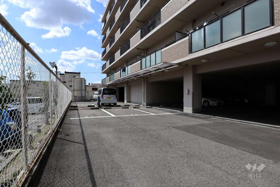 敷地内駐車場（屋外平面式、屋内平面式）