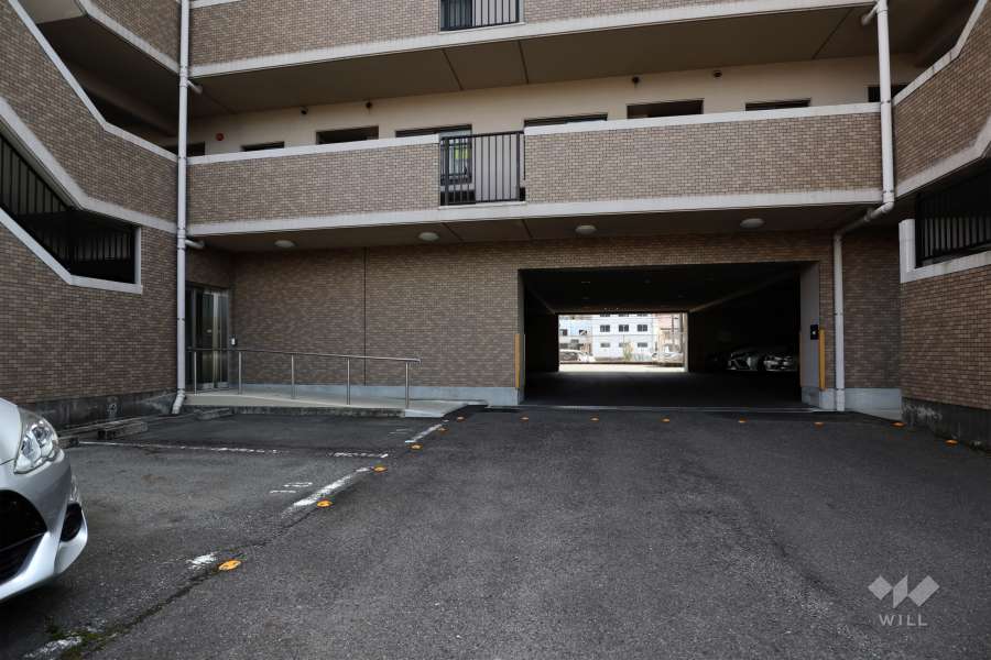 敷地内駐車場（屋外平面式、屋内平面式）