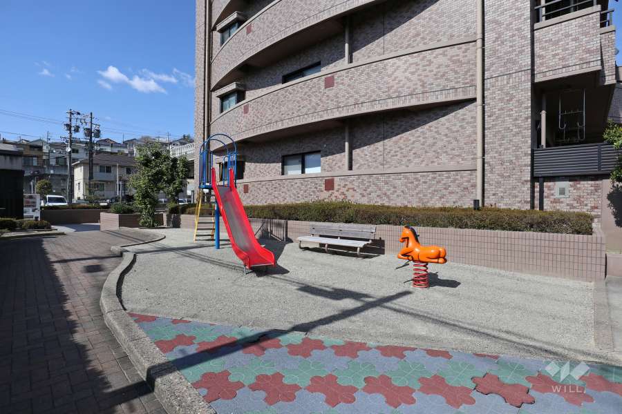 敷地内にはプレイロットがあります。