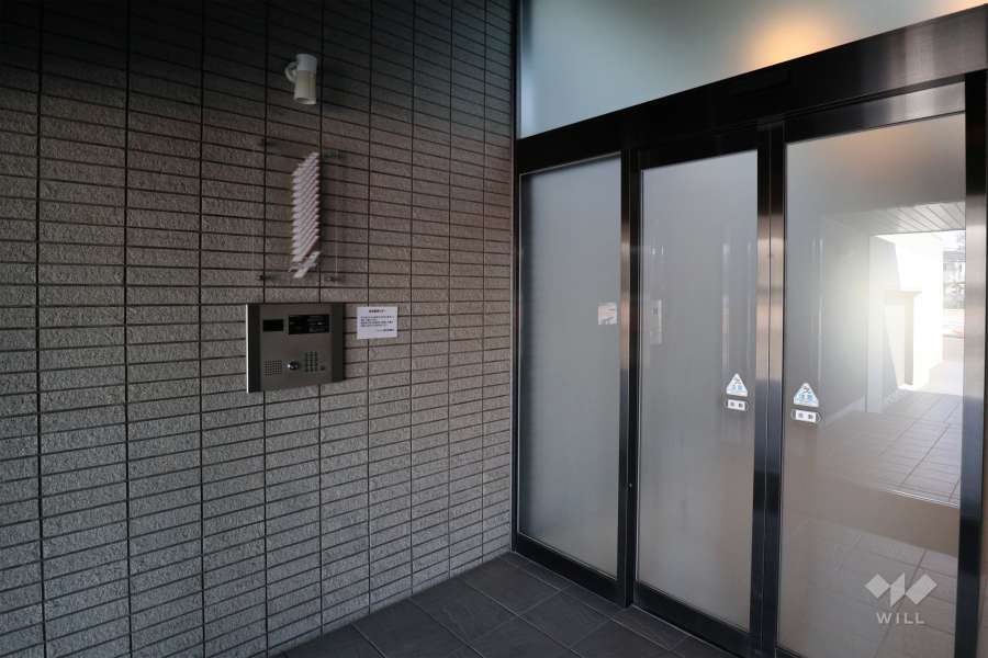エントランスはオートロック付きです。