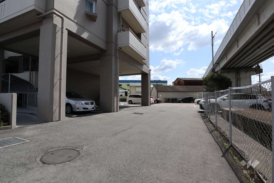 敷地内駐車場（屋内平面式、屋外平面式）