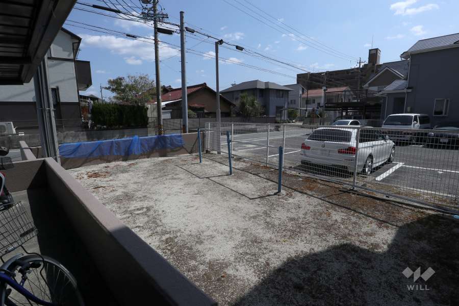 敷地内にはプレイロットがあります。