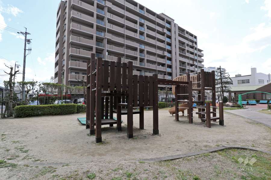 敷地内にはプレイロットがあります。