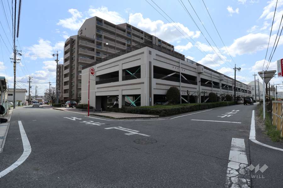 敷地北西側と北東側の前面道路（北東側から）