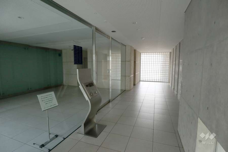 エントランスはオートロック付きです。