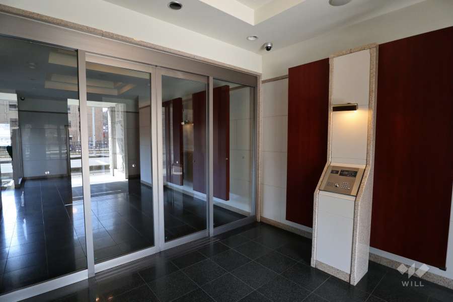 エントランスはオートロック付きです。