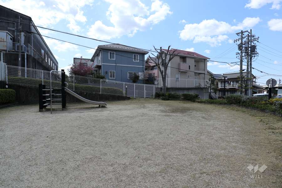 敷地内にはプレイロットがあります。