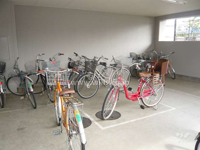 屋内にある駐輪場