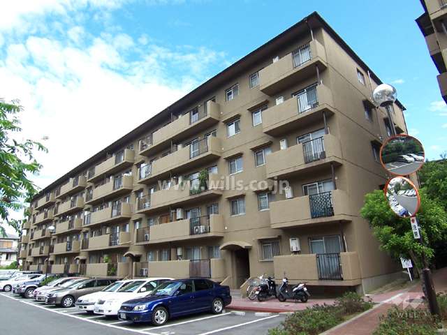メゾン千里丘5番街P棟の外観(北西側から）