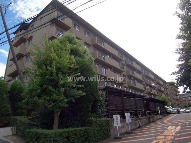 メゾン千里丘5番街P棟の外観(北東側から）