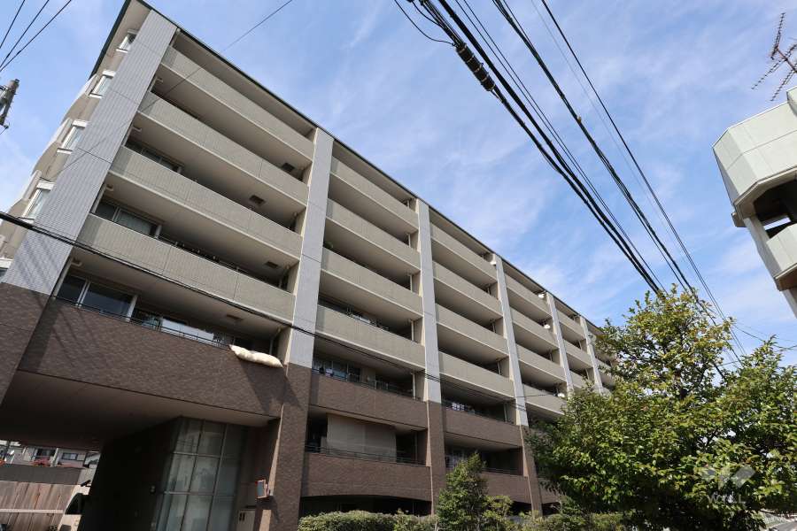 ライオンズマンション大府柊山の外観（南西側から）